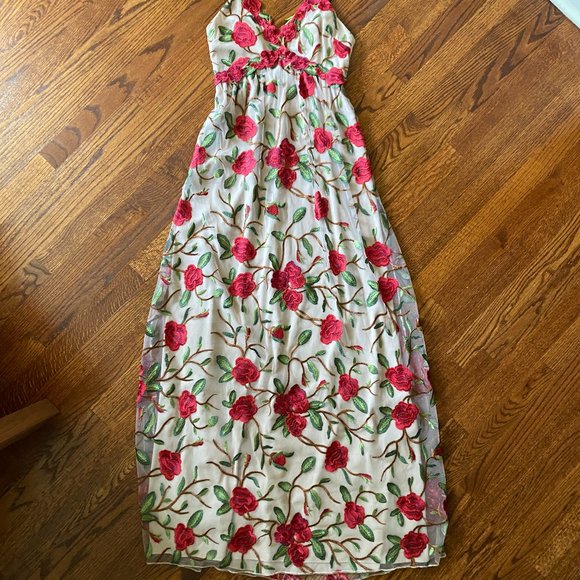 LAST CHANCE: Alice + Olivia Embroidered Red Floral V-Neck Gown - Size 0 - Picture 4 of 16